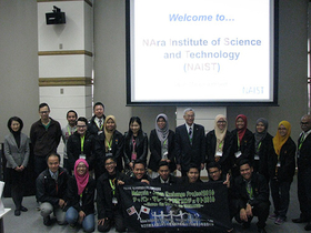 Malaysian high school students and NAIST staff